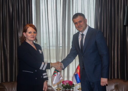 وزيرةالسياحةوالصناعةالتقليدية السيدة مداحي حورية تلتقي نظيرها وزير السياحة والشباب الصربي على هامش الزيارة الرسمية لرئيس وزراء صربيا إلى الجزائر