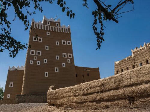 قرية المشكاة بنجران.. 12 قصرًا طينيًّا تروي حكايات 300 عام