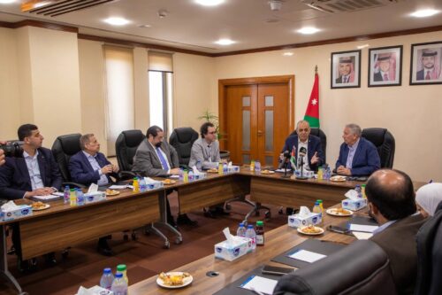 وزير السياحة والآثار يعقد اجتماعاً مع ممثلي القطاع السياحي في العقبة