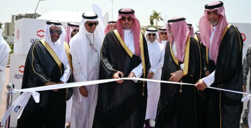 محافظ جدة يُدشِّن خدمة التاكسي البحري الفاخر