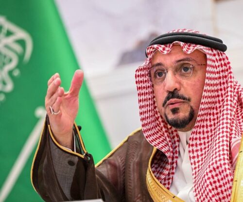 أمير القصيم يطّلع على برامج السياحة بالمنطقة