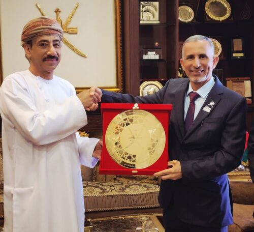 سفير عُمان بالقاهرة يستقبل وفد صلالة بعد حصولها على الاعتراف الدولي ضمن برنامج المدن القادرة على الصمود 2030