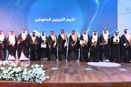 تكريم الراجحي والشبل والبيك من محافظ جدة لرعايتهم حفل خريجي التدريب التقني والمهني