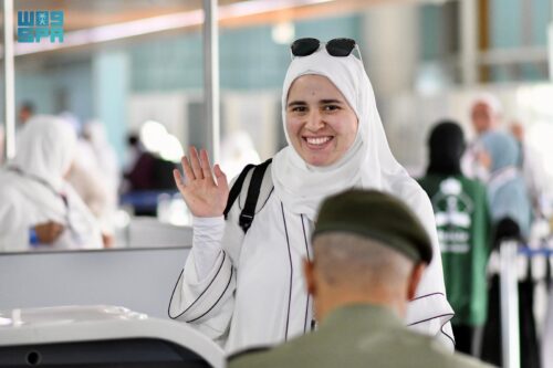 جوازات مطار الأمير محمد بن عبدالعزيز تستقبل أولى رحلات ضيوف الرحمن القادمين من مصر لأداء فريضة الحج
