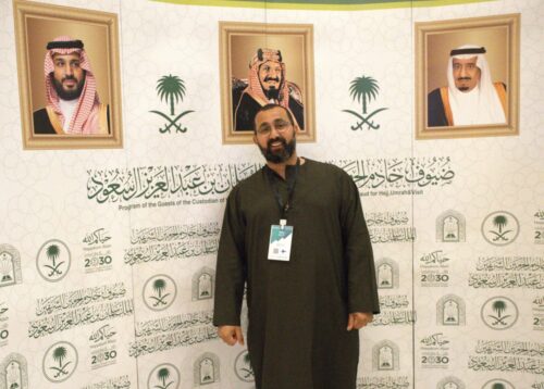 الله يرضى عليك”.. دعوةُ أبٍ مريض تقود ابنه إلى ضيافة برنامج خادم الحرمين الشريفين للحج