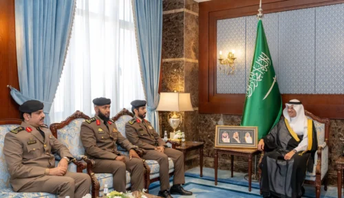سمو محافظ الأحساء يقلّد مدير شرطة المحافظة وعددًا من الضباط رتبهم الجديدة