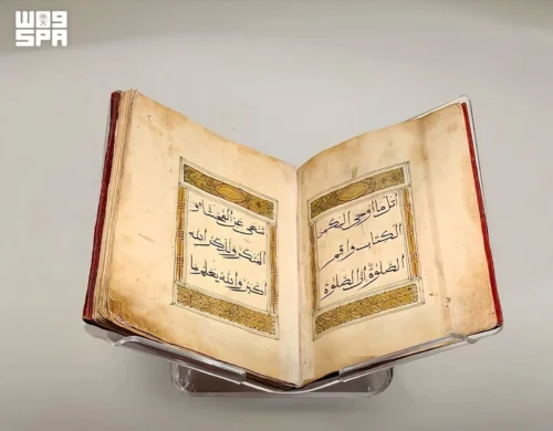 متحف القرآن الكريم بمكة المكرمة يعرض بين مقتنياته الفريدة مصحفًا نادرًا مطبوعًا في مدينة قازان عام 1906