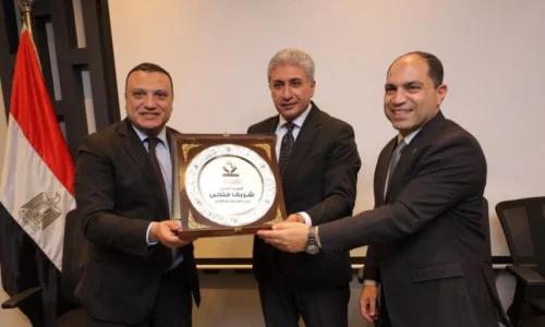 وزير السياحة يستعرض آليات التسويق السياحي والبرامج التحفيزية للطيران