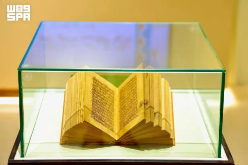 مصحف نادر يمتد عمره لأكثر من ألف عام ضمن المقتنيات الفريدة لمعرض “اقرأ” في المسجد الحرام