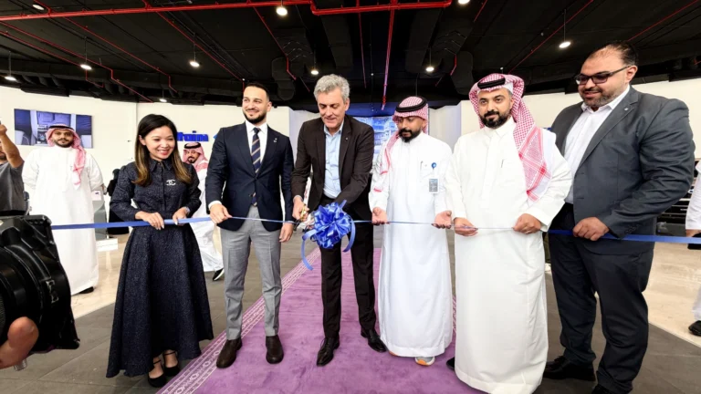الفطيم تطلق DENZA في السعودية وتطرح طرازي B5 وB8 وتفتتح صالتي عرض رئيسيتين في الرياض وجدة