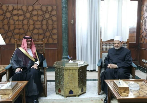 سفير خادم الحرمين الشريفين لدى مصر يلتقي شيخ الأزهر الشريف