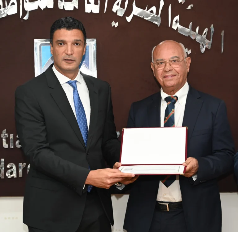 وزير الصناعة يكرّم الزنوكي للأجهزة الكهربائية عن منتجات «تاتش» لحصولها على شهادات علامة الجودة وكفاءة الطاقة والأداء البيئي