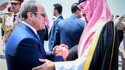 الرئيس السيسي يودع ولي عهد السعودية في ختام زيارته لمصر