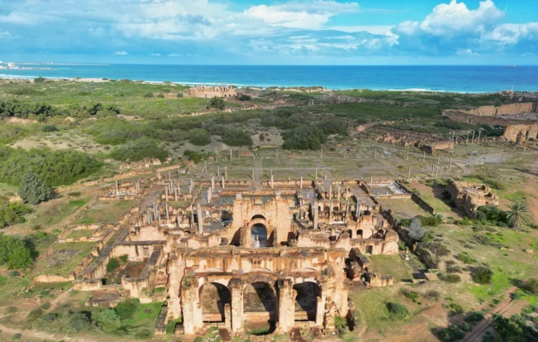 حمامات هادريان لبدة لبتس ماجنا Leptis Magna))