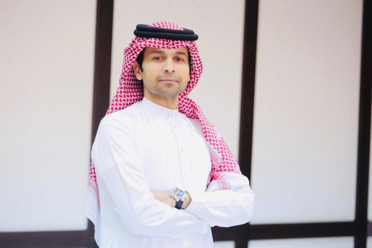 محمد الزهراني يحصد الجائزة الأولى في المهرجان العربي للإذاعة والتلفزيون عن «رحلة تحدي»