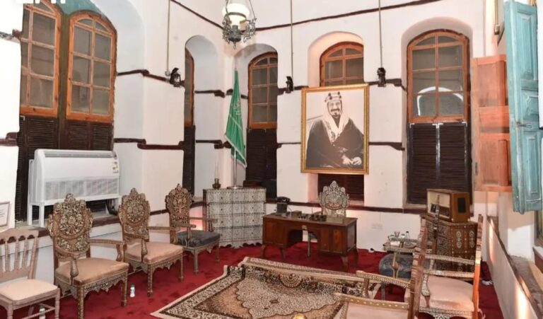 في محيط بيت نصيف.. شغف الكرة يلتقي بتاريخ جدة