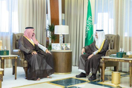 سمو أمير المنطقة الشرقية يستقبل معالي نائب وزير الرياضة