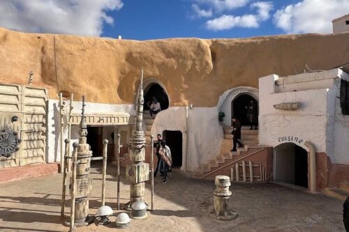 بين هندسة الأرض وفضاء السينما: مطماطة التونسية حكاية التكيف البشري الأبدي